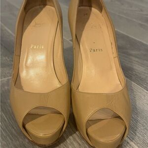 Christian Louboutin New Very Prive peep toe